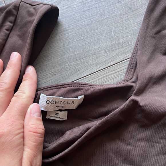 ✨ARITZIA ✨ Babaton contour bodysuit - Picture 4 of 6